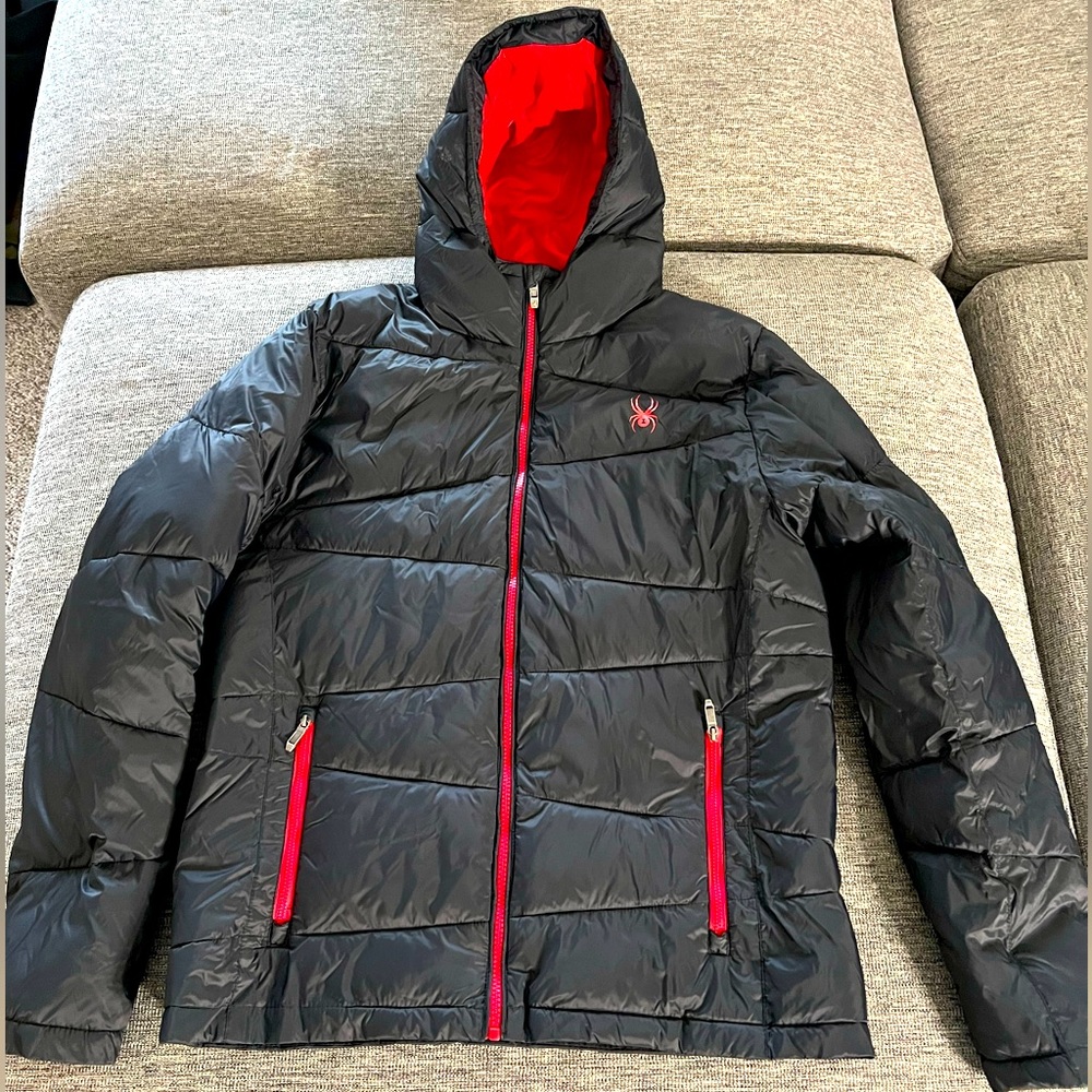 Spyder size L puffer jacket, brand new perfect condition. Super comfy!!!
